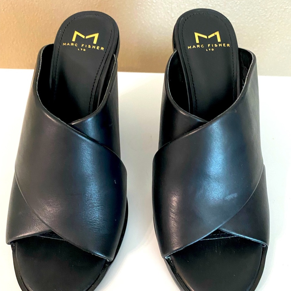 Black heel sandals
